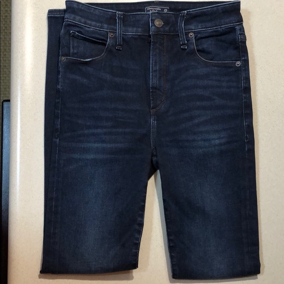 NWOT Abercrombie&Fitch Girls Jeans Size 0 short - Picture 2 of 8